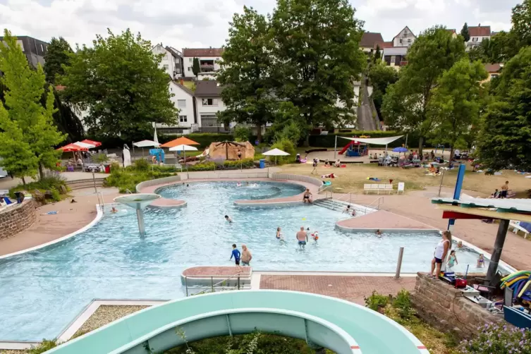 Was kann im Schwimmbad energetisch optimiert werden? Darüber will die Gemeinde Hochspeyer nachdenken.