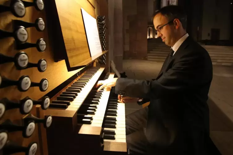 Simon Johnson: Hier als Organist an St. Paul’s in London 2018 an der Chororgel im Dom. Heute leitet er den Westminster Cathedral