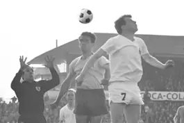 Zupackendes Wesen: Torwart Horst Wolter (links) kassierte in der Braunschweiger Meistersaison 1967 eher selten Gegentore.