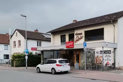 Beim Ein- und Ausparken vor der Bäckerei hat es 2021 oft gekracht. 