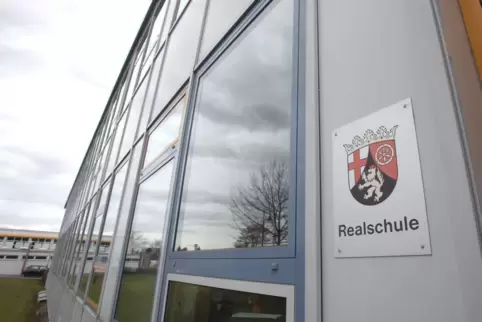 Jemand hat die Tasche in der Paul-Gillet-Realschule plus gefunden. 
