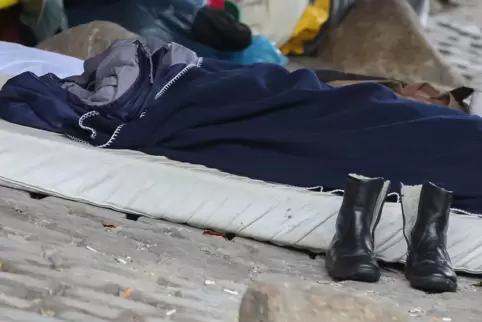 In ukrainischen Krankenhäusern und Flüchtlingsunterkünften fehlen warme Decken und Schlafsäcke.