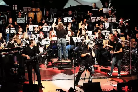 Blas- und Rockmusik lassen sich effektvoll verbinden. „Purple Haze“ und die Zweibrücker Stadtkapelle haben’s am Samstag vorgefüh
