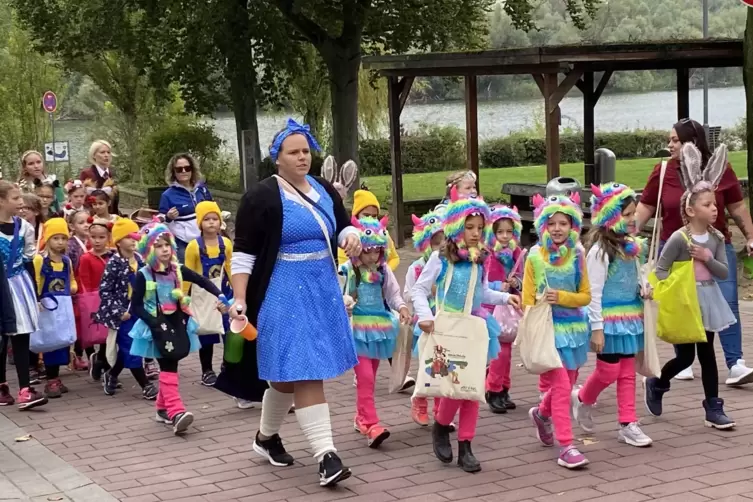 Auf Fasching eingestimmt: Junge Fasnachter des Roxheimer Carnevalvereins.