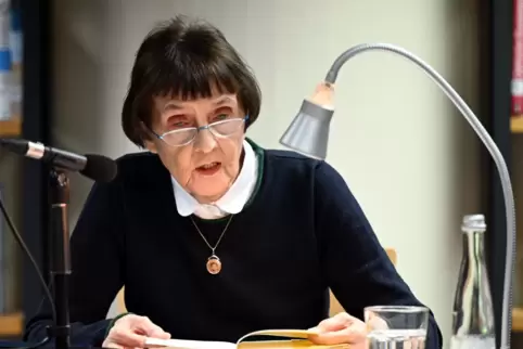 Gabriele Weingartner strickt die 2019 begonnene Geschichte um ihren alterslosen Helden Léon weiter – der jetzt allerdings Abschi