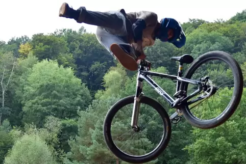 Eine 360-Grad-Drehung in der Luft und dann wieder sauber landen: Für die besten Tricks gab es beim Kunterbunt Camp Jam auch Geld
