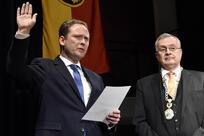 Der Amtseid vor sieben Jahren: Martin Hebich mit seinem Amtsvorgänger Theo Wieder.