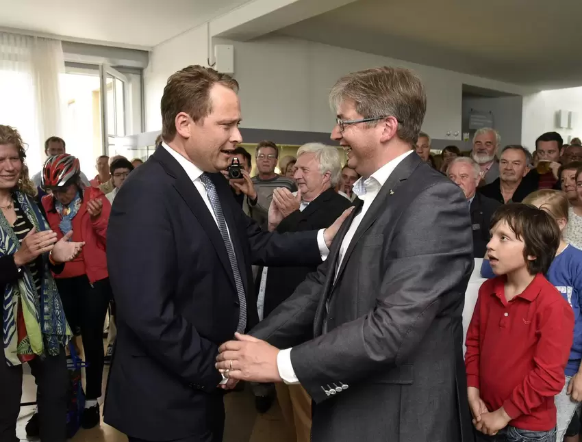 Gratulation zum Sieg: SPD-Mann Andreas Schwarz lag bei der Stichwahl im Mai 2015 nur wenige 100 Stimmen hinter Martin Hebich.