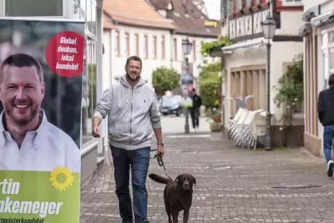 Ein unzertennliches Team: Martin Blankemeyer und seine Hündin Bonnie.