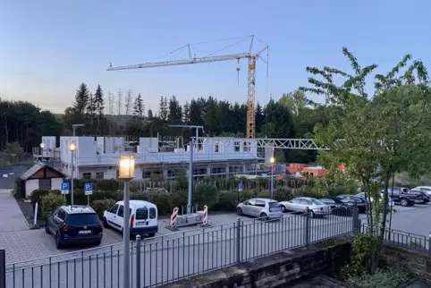 Das Gebäude wächst empor. 