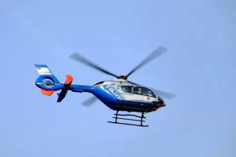 Auch ein Polizeihubschrauber war im Einsatz. 