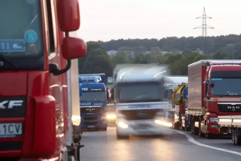 Lastwagenfahrer müssen regelmäßig Pausen einhalten. 