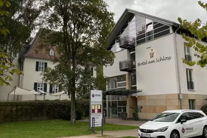 Im Oktober 2020 hat Prima Hotels den Betrieb des Rockenhausener Schlosshotels übernommen. Im Frühjahr hat die Stadt dem Pächter Im Oktober 2020 hat Prima Hotels den Betrieb des Rockenhausener Schlosshotels übernommen. Im Frühjahr hat die Stadt dem Pächter