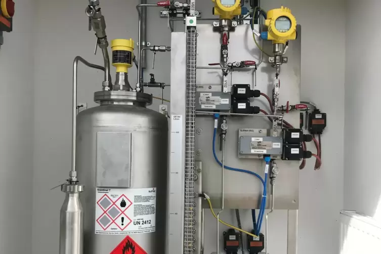 In einem Nebenraum der Frankenthaler Verteilerstation werden dem eigentlich geruchlosen Erdgas Spuren eines Geruchsstoffs beigef