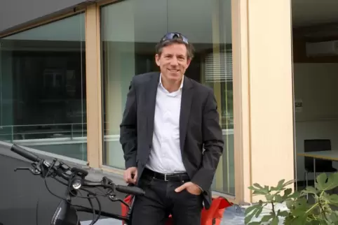 Sportlich: Marc Reinshagen mit seinem Pedelec.
