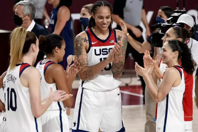 Ikone: Brittney Griner (Mitte) ist 2,06 Meter gro&szlig;, seit einem Jahrzehnt Leistungstr&auml;gerin im US-Nationalteam, Ikone der LGBTQ-C