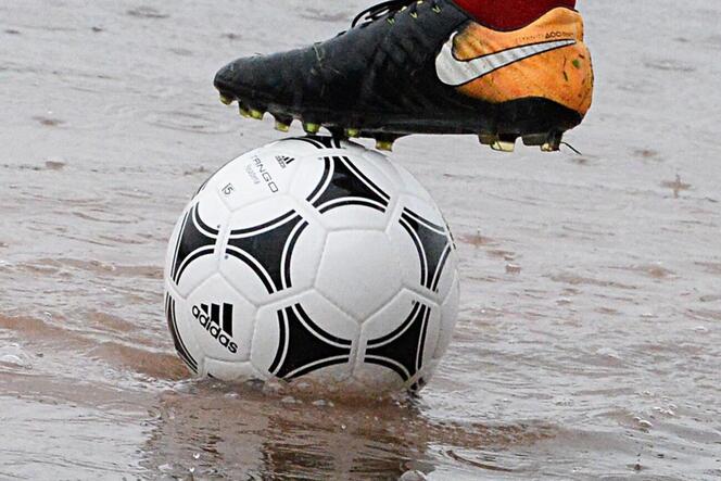 Buchstäblich ins Wasser gefallen ist die Bezirksligaprtie des SV Geinsheim in Dudenhofen.
