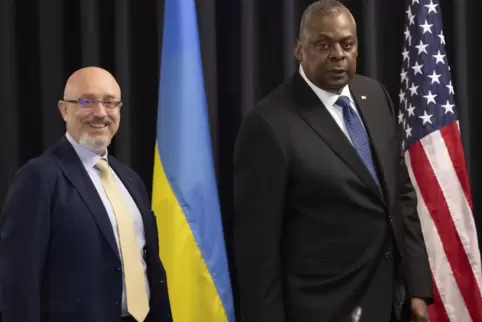 US-Verteidigungsminister Lloyd Austin (rechts) am 8. September in Ramstein mit seinem ukrainischen Amtskollegen Olexij Resnikow.