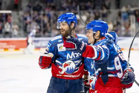  Adler Jubel nach dem 3:0