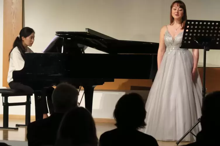 Glänzende Solistin: die Sopranistin Michelle-Marie Nicklis , Karel-Kunc-Preisträgerin von 2012, begleitet von Yoonjung Park am P