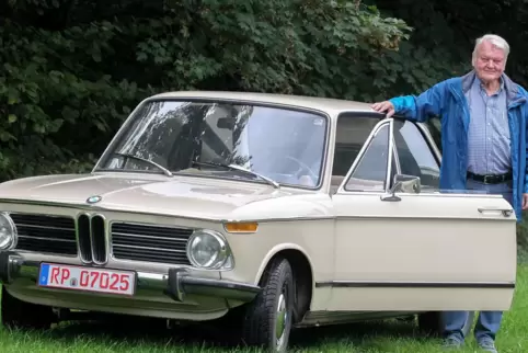 Farbton Sahara Beige und 100 PS unter der Haube: der BMW 2002 von Theo Nieser.