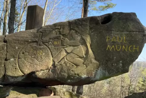 Felsformation „Pälzer Weltachs“ bei Waldleiningen, die der Mundartdichter Paul Münch in einem Gedicht verewigte. 