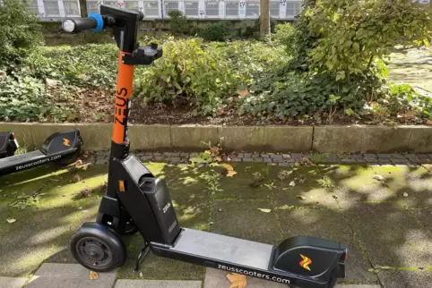 Die neuen Scooter rollen in der ganzen Stadt. 