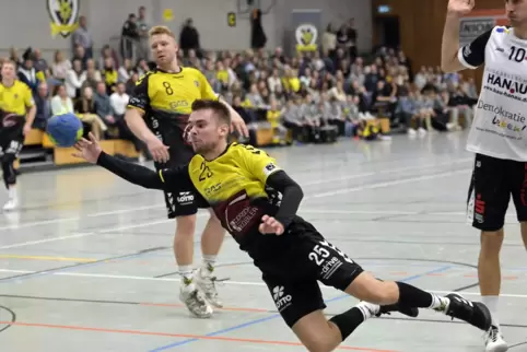 Yannick Treiber kommt für die VTV gegen Hanau zu einem Treffer.