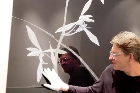  Thilo Westermann mit einer poetisch-filigran komponierten Formensprache chinesischer Orchideen. 