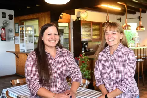 Neue Pächter in der PWV Hütte in Steinbach. Links Jane Kluge, rechts Diana Steiner-Haust.