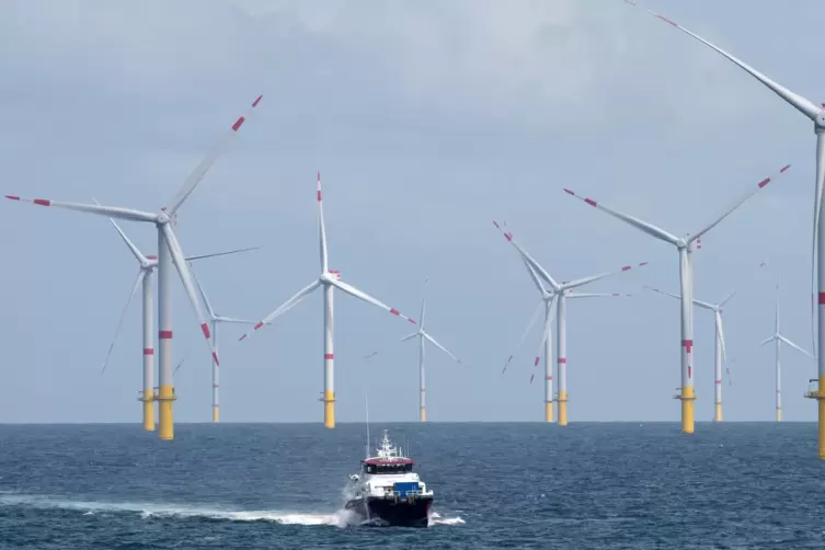Der Ausbau der erneuerbaren Energien gilt als besonders wichtig. Das Foto zeigt einen Offshore-Windpark vor der Insel Spiekeroog