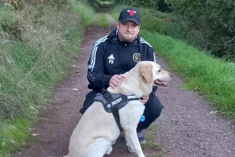 In dieser Woche bewegt sich Patrick Hess nur beim Spazierengehen mit Familienhund Freddy. Er hat gerade eine zweite Corona-Infek