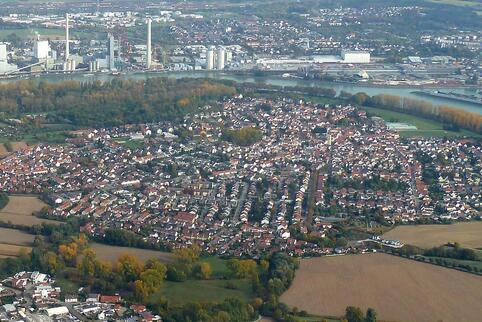 Wäre bei einem Jahrhunderthochwasser am Rhein besonders gefährdet: die rund 8000-Einwohner-Ortsgemeinde Altrip. Das Foto zeigt d