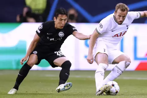 Gegen Tottenham Hotspur entnervte Makoto Hasebe Stürmerstar Harry Kane. 