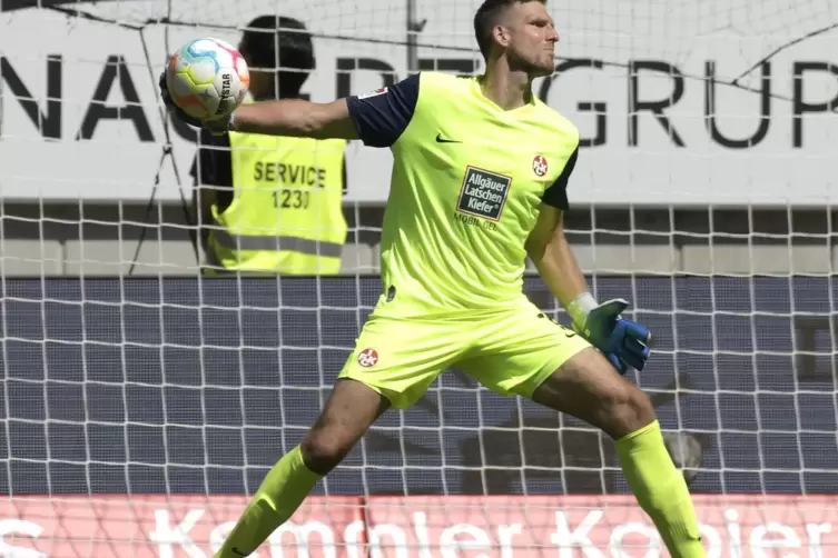Darf nach verbüßter Sperre wieder abwerfen: FCK-Torwart Andreas Luthe. 