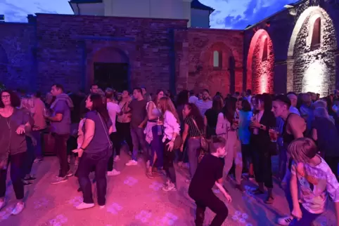 600 Besucher zählten die Veranstalter bei der zweiten After-Work-Party Anfang September in der Erkenbert-Ruine.