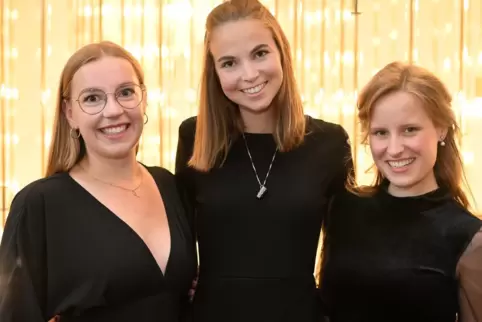 Kandidieren um die Nachfolge von Sophia Hanke als Pfälzische Weinkönigin (von links): Lea Lechner (Neustadt-Diedesfeld), Lea Baß
