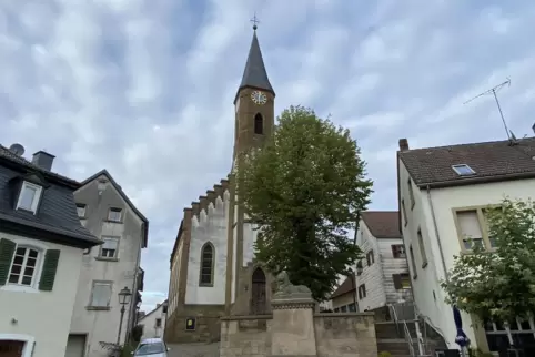 Zwei in einem Bild: Für das Kriegerdenkmal am Veldenzplatz gibt es ebenso einen Eintrag im Kuladig-Portal wie für die Protestant
