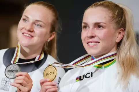 Medaillensammlerinnen: Emma Hinze (rechts) und Lea Sophie Friedrich bei der WM 2021 in Roubaix.