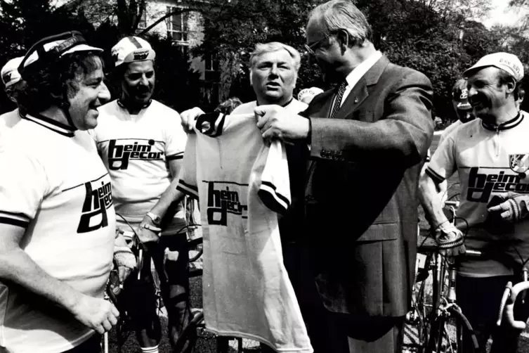  1984 führte eine Fernfahrt der Ludwigshafener Hobbyradler auch nach Bonn, wo Bundeskanzler Helmut Kohl eines der damaligen Tour