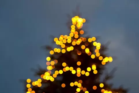 „Weihnachtsbeleuchtung gehört in unserem Kulturkreis zum Fest“, sagt Ortsbürgermeister Karl Schäfer. 