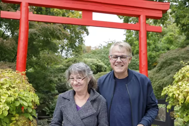 Madeleine Giese und Rainer Furch im Japanischen Garten. 
