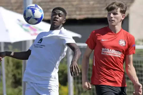 Der 18-jährige Martin Amoako (links) ist beim ASV Fußgönheim nicht mehr wegzudenken. 