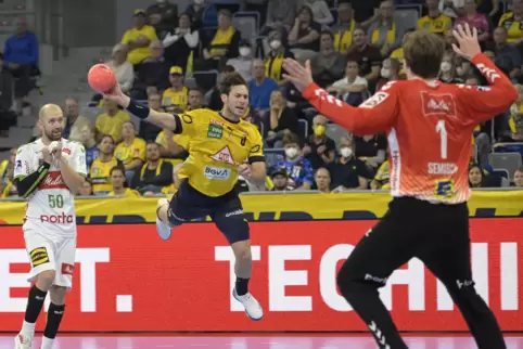 Uwe Gensheimer erzielt das 5:0 für die Löwen.