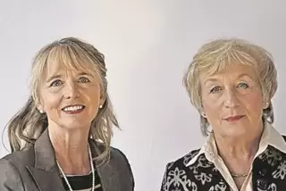 Gabriele Engel (links) und Ursula Klotmann sind systemische Therapeutinnen in Neustadt.