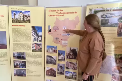 Ellen Strutwolf ist Teil des Arbeitskreises, der die Zusammenarbeit der Museen vorantreibt. Sie ist stolz auf die neuen Banner.
