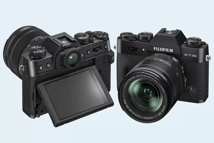 Die Fujifilm X-T30 ist ein günstiger Einstieg in die Welt der spiegellosen Systemkameras. Mit einem Kit-Objektiv mit einer Brenn