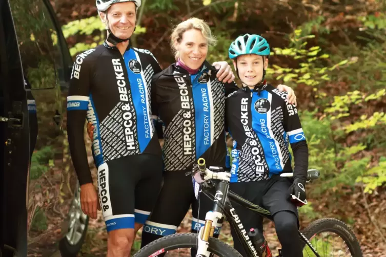 Stammg&auml;ste beim &bdquo;Wasi&ldquo;: Werner, Miriam und Max Chelius aus Heltersberg. Zeit f&uuml;r ein Gruppenfoto vor dem Start der &bdquo;Kurz & Knack