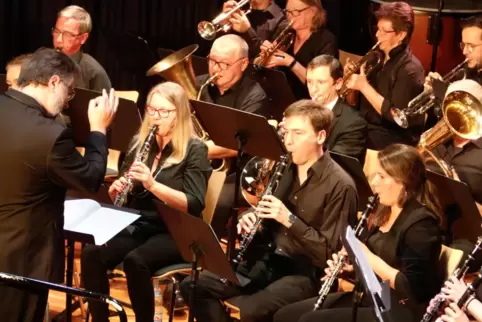 Mit seinem Konzert zum 111-jährigen Bestehen hat der Musikverein Winnweiler unter Leitung von Harry Geib rund 150 Besucher im Fe