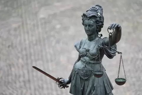 Was Justitia wohl zur Debatte im Frankenthaler Stadtrat einfallen würde?